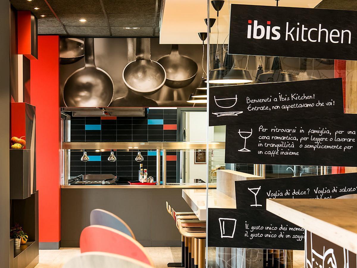 Hotel Ibis Milano Fiera Lainate Esterno foto