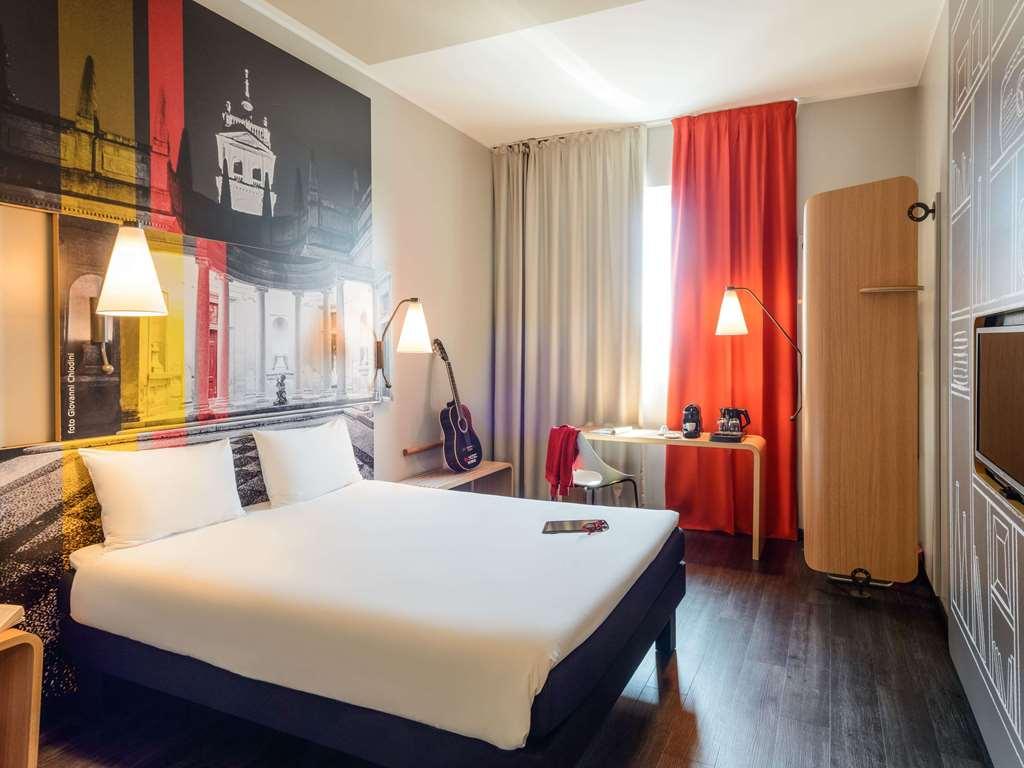 Hotel Ibis Milano Fiera Lainate Camera foto