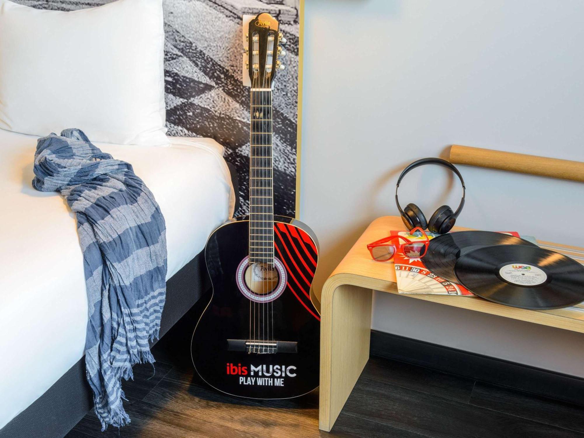 Hotel Ibis Milano Fiera Lainate Esterno foto