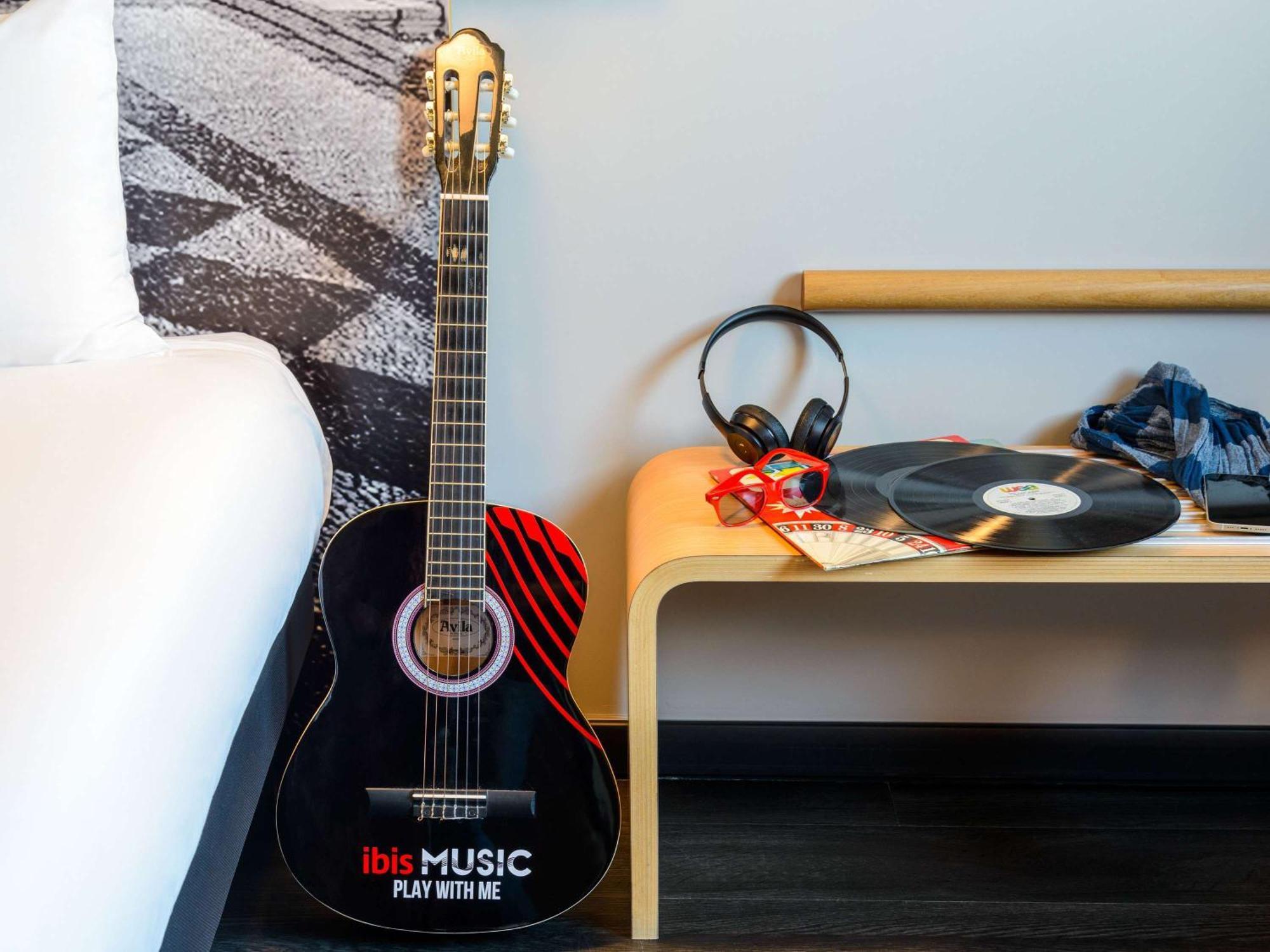 Hotel Ibis Milano Fiera Lainate Esterno foto
