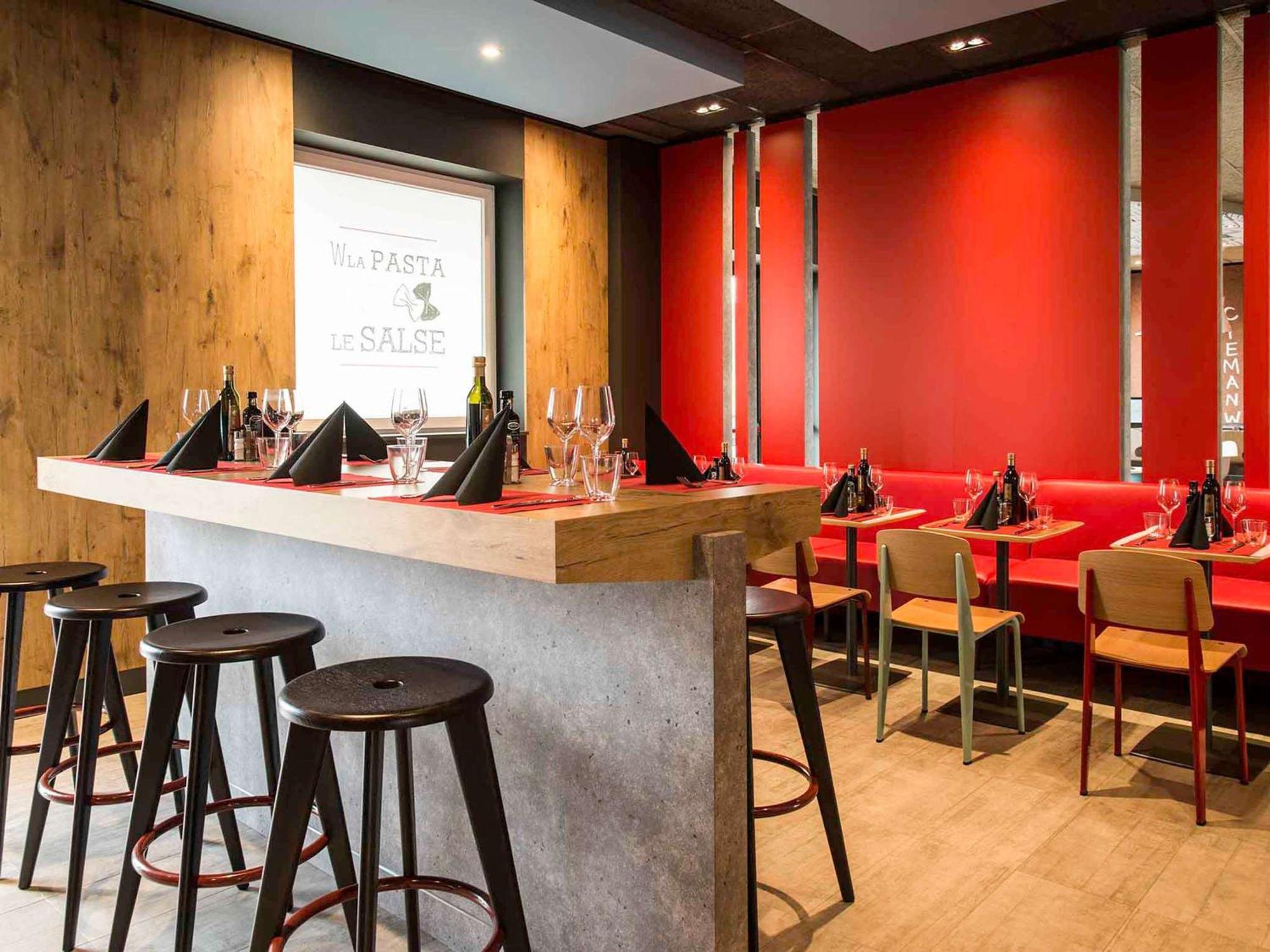 Hotel Ibis Milano Fiera Lainate Esterno foto