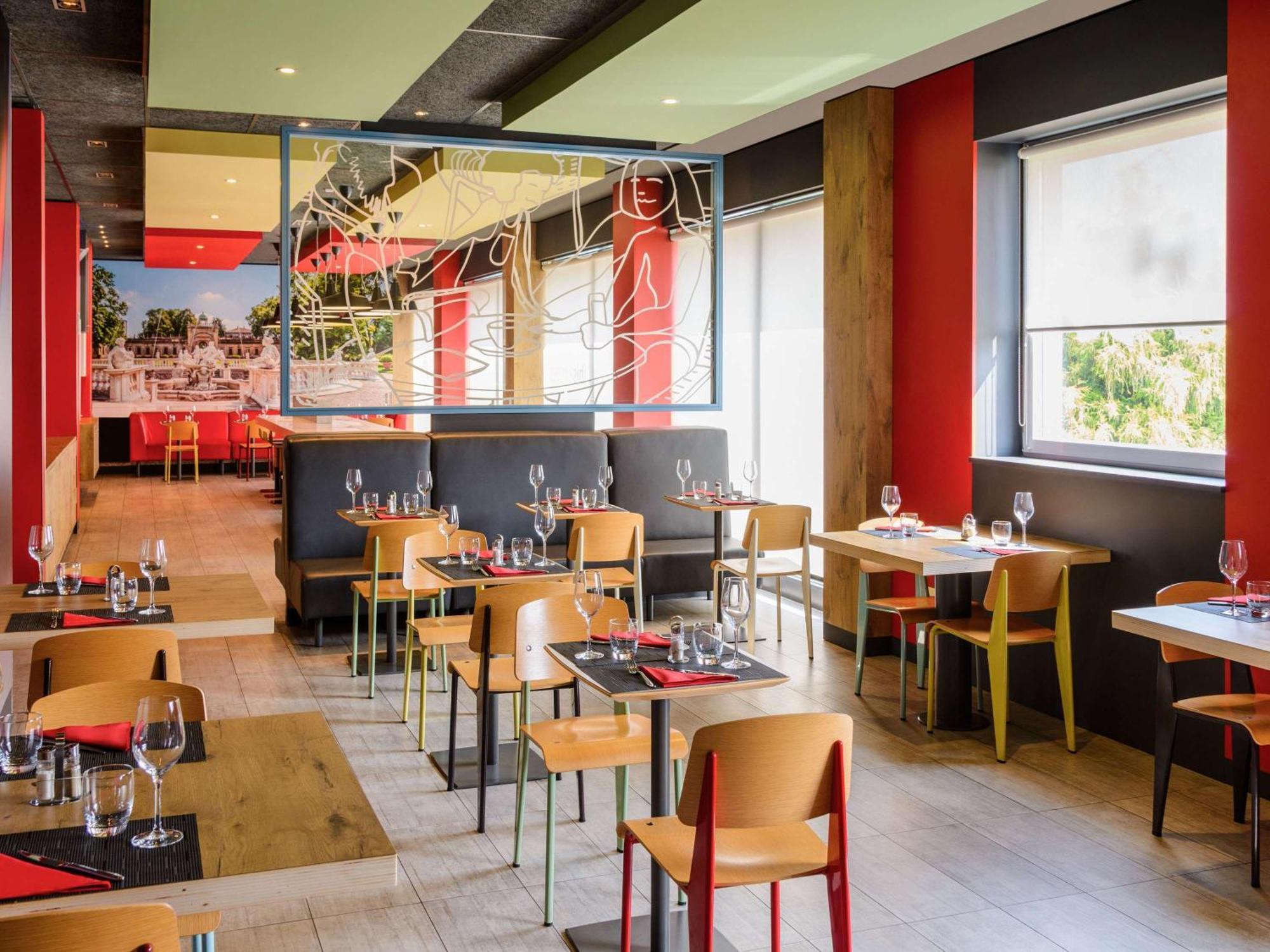 Hotel Ibis Milano Fiera Lainate Esterno foto