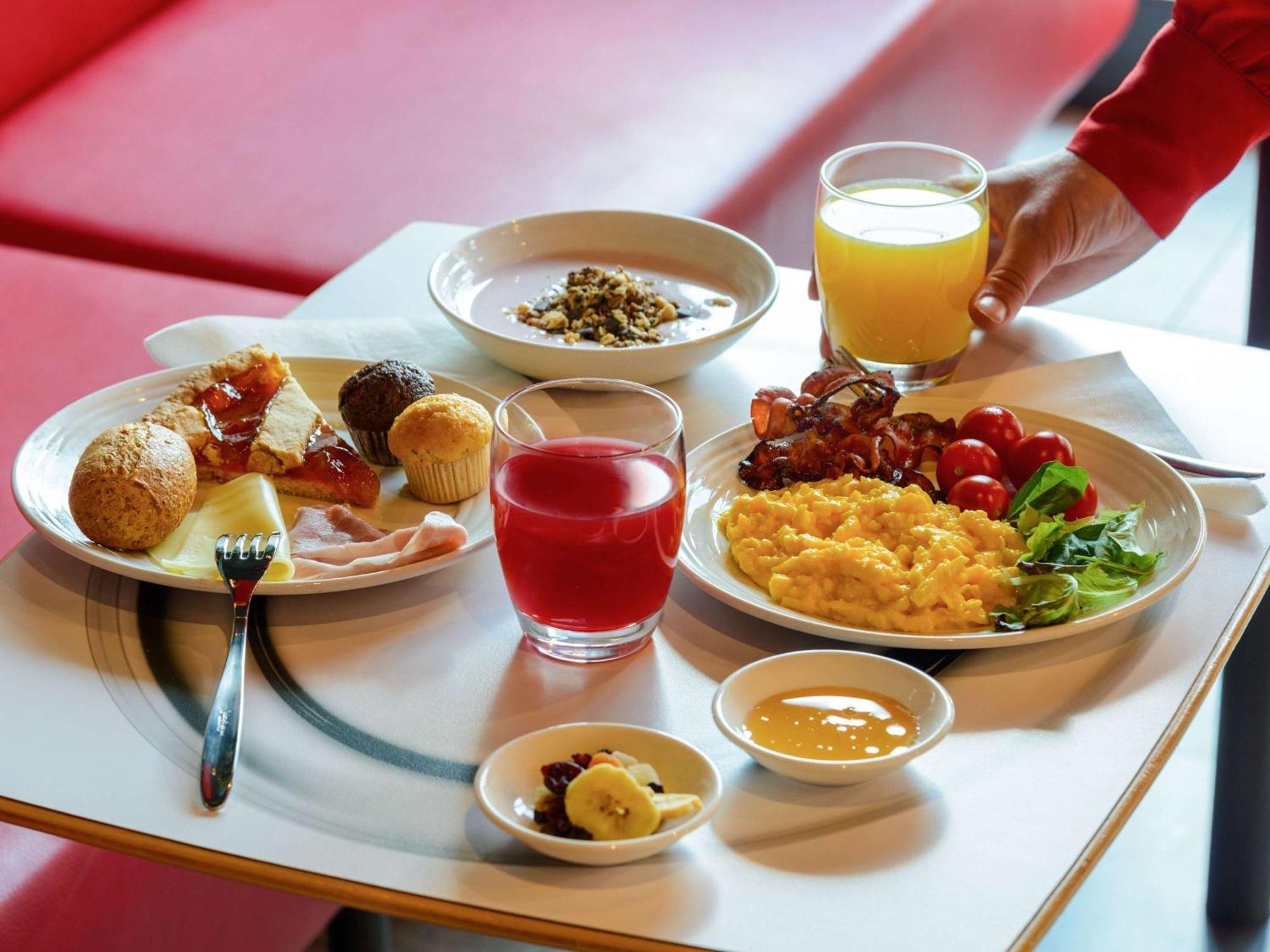 Hotel Ibis Milano Fiera Lainate Esterno foto