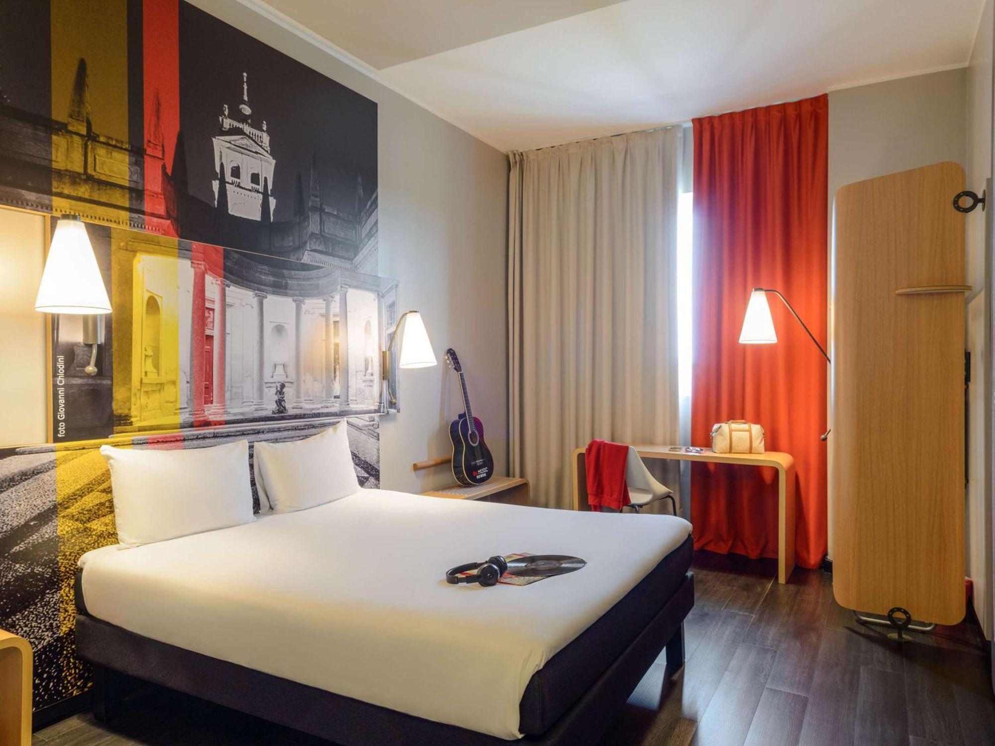 Hotel Ibis Milano Fiera Lainate Esterno foto