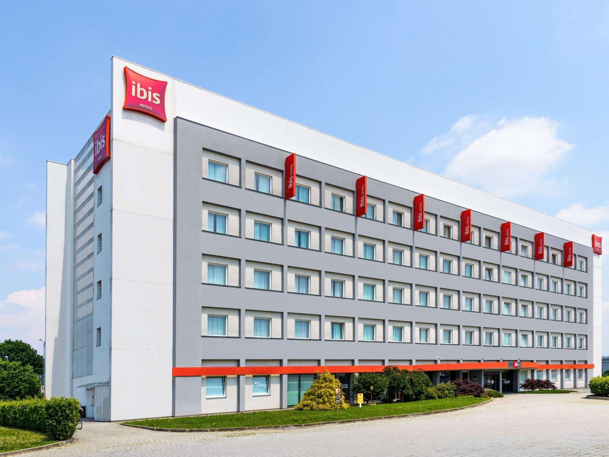 Hotel Ibis Milano Fiera Lainate Esterno foto