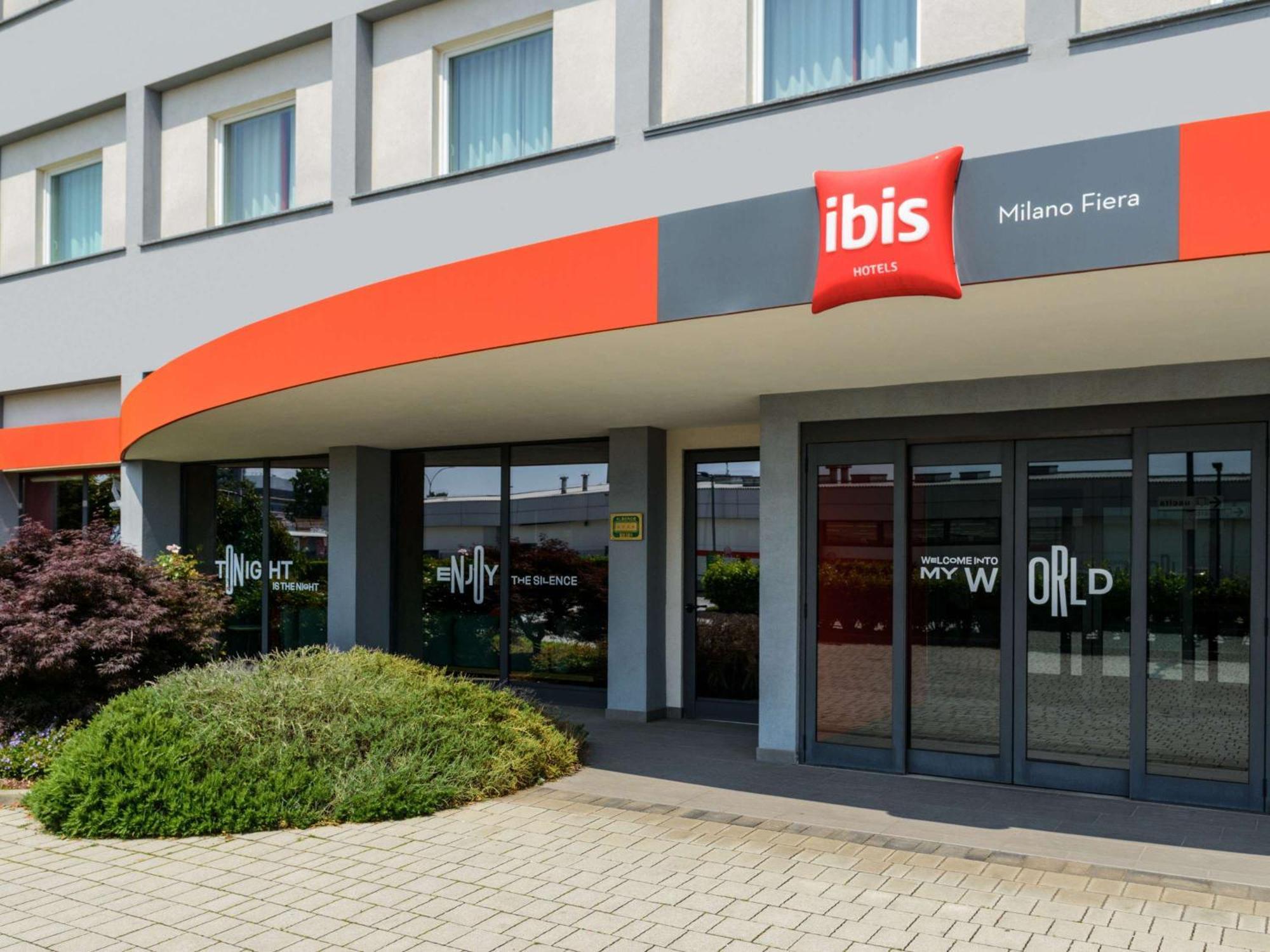 Hotel Ibis Milano Fiera Lainate Esterno foto