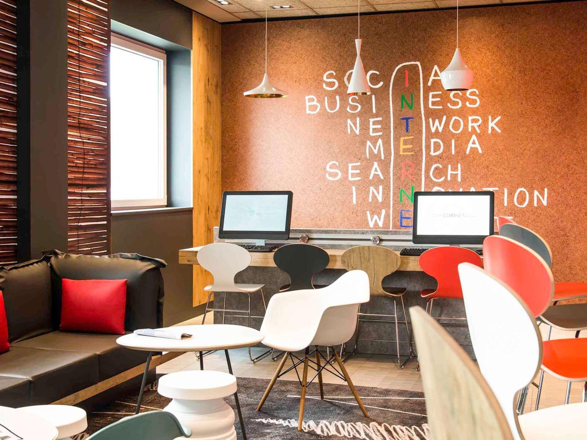 Hotel Ibis Milano Fiera Lainate Esterno foto