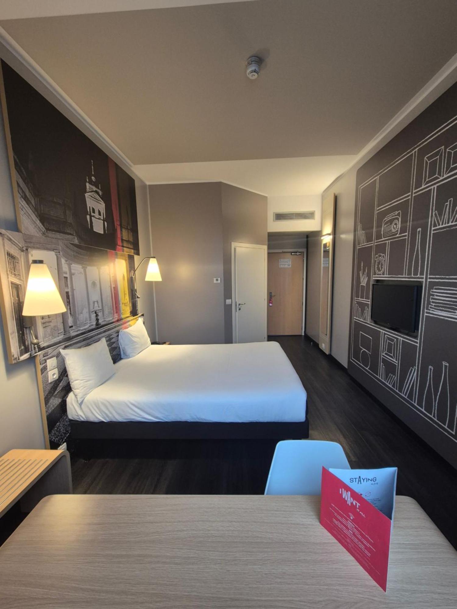 Hotel Ibis Milano Fiera Lainate Esterno foto