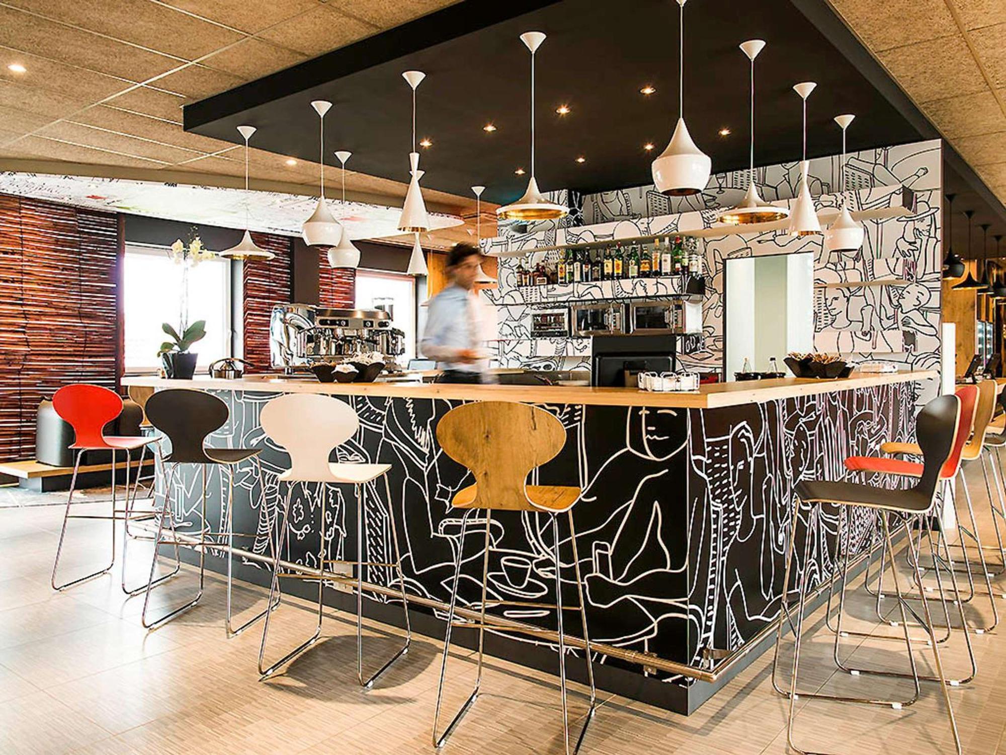 Hotel Ibis Milano Fiera Lainate Esterno foto