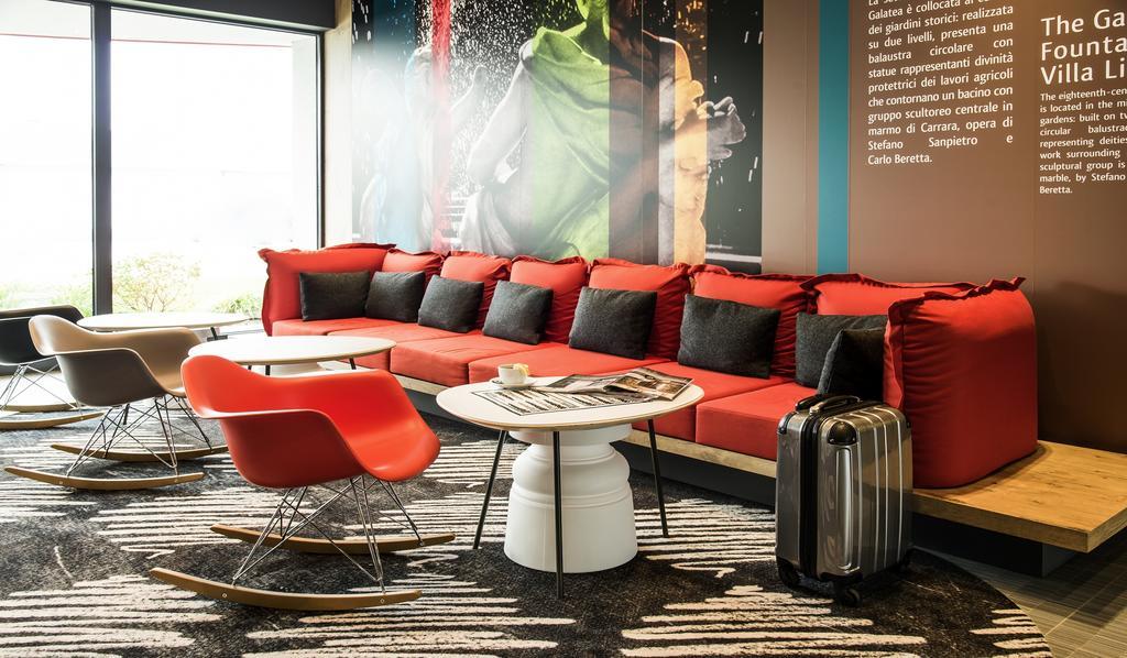 Hotel Ibis Milano Fiera Lainate Esterno foto
