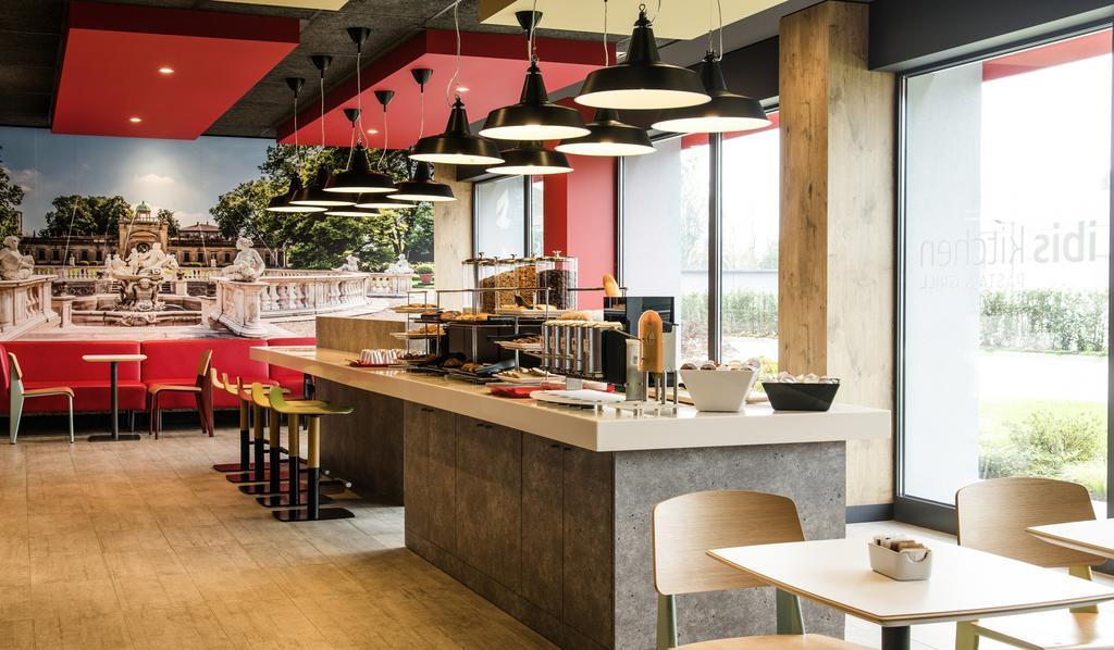 Hotel Ibis Milano Fiera Lainate Esterno foto