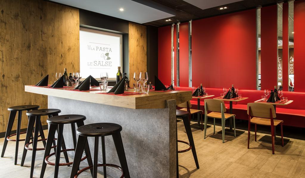 Hotel Ibis Milano Fiera Lainate Esterno foto