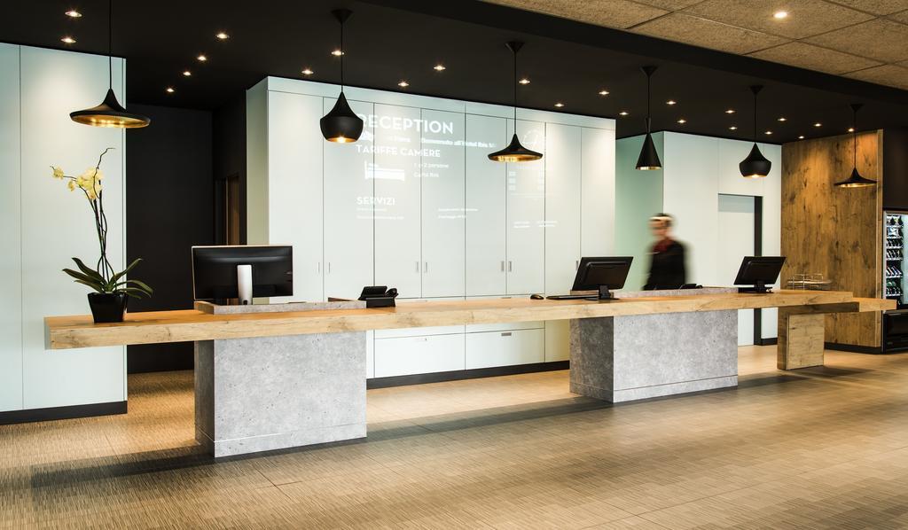 Hotel Ibis Milano Fiera Lainate Esterno foto