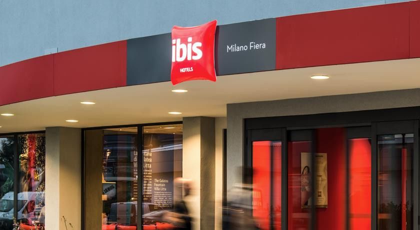 Hotel Ibis Milano Fiera Lainate Esterno foto