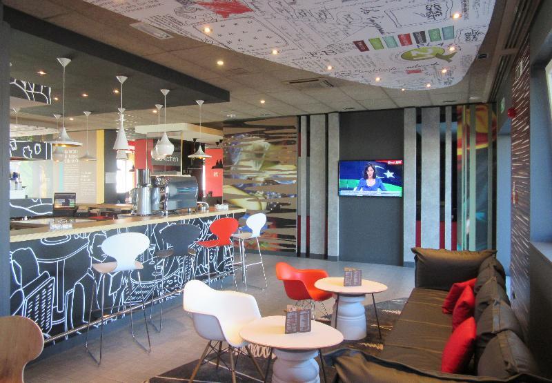 Hotel Ibis Milano Fiera Lainate Esterno foto