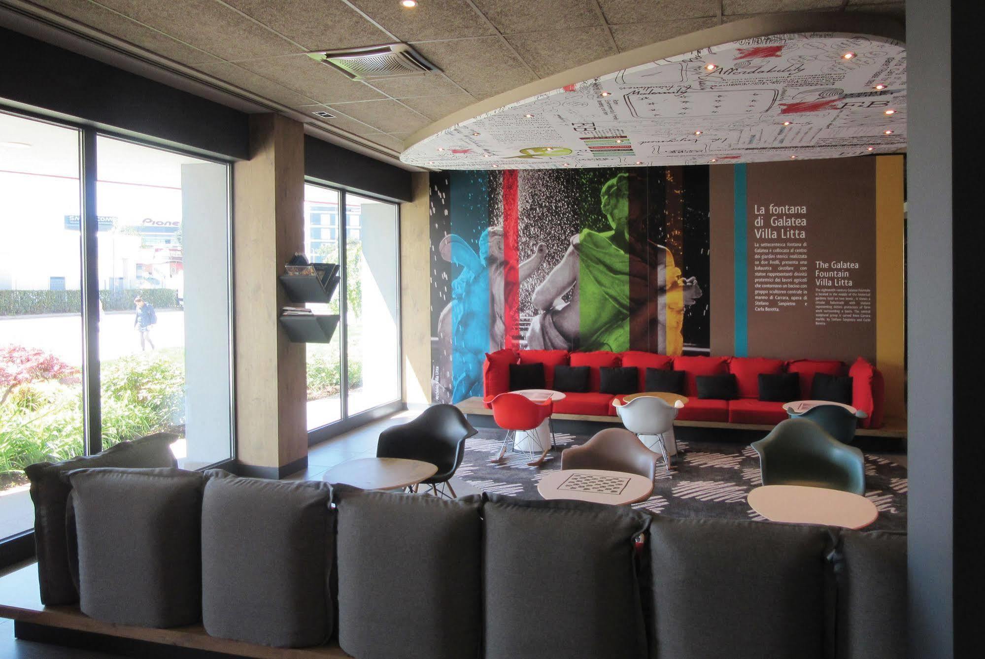 Hotel Ibis Milano Fiera Lainate Esterno foto