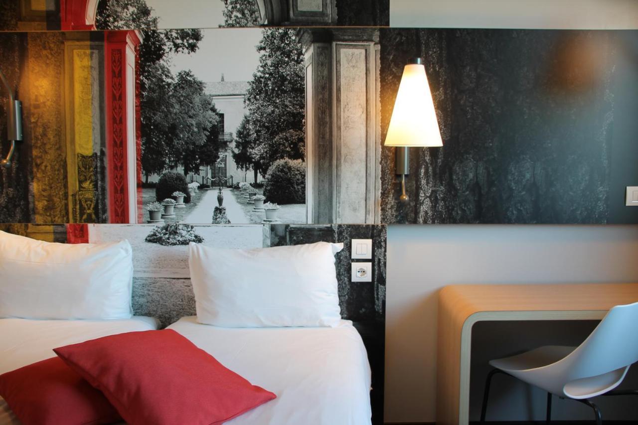 Hotel Ibis Milano Fiera Lainate Esterno foto