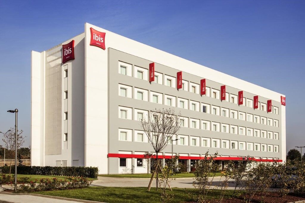 Hotel Ibis Milano Fiera Lainate Esterno foto